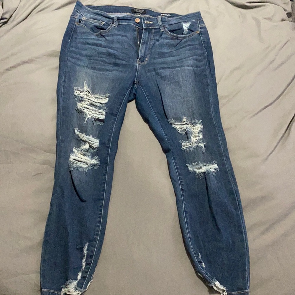 Judy Blue size 16W distressed skinny jeans.